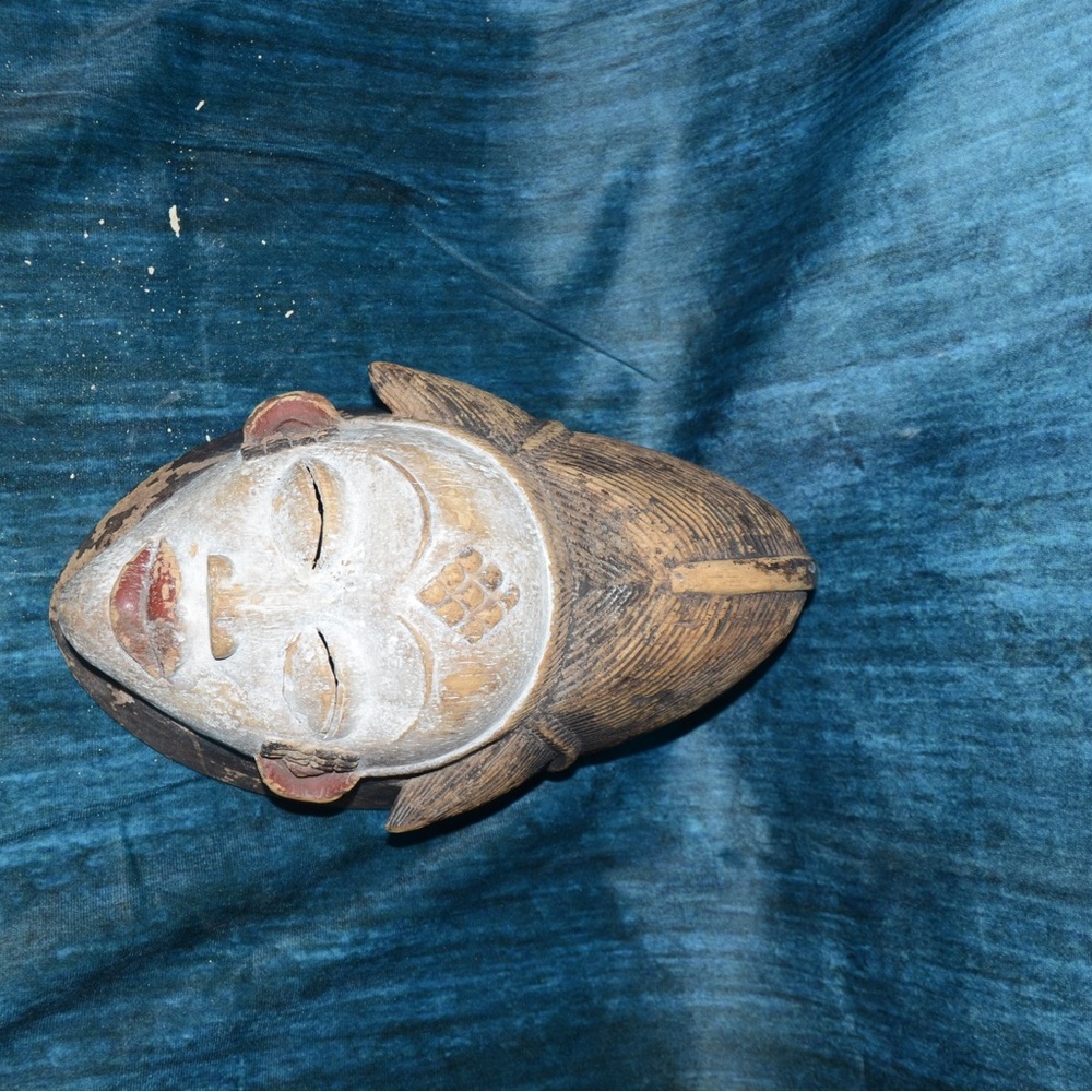Ritual Face mask made in Senegal . Great for decorating